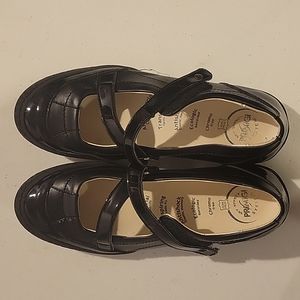 Girl's Primigi leather shoes.  Euro size 4. U.S size 3.  Great condition